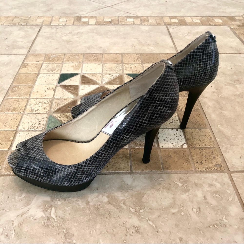 Michael Michael Kors Python Peep Toe Pump Sz 9.5! - image 6